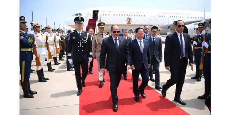 Al-Sissi arrive à Pékin pour une visite d’État en Chine 2 - Le Progrès Egyptien Al-Sissi arrive à Pékin pour une visite d’État en Chine 1 - Le Progrès Egyptien