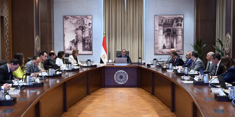 Madbouli suit les mesures du plafonnement des investissements publics 1 - Le Progrès Egyptien