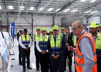 Le Premier ministre inspecte la plus grande usine de l’entreprise “Sumitomo”