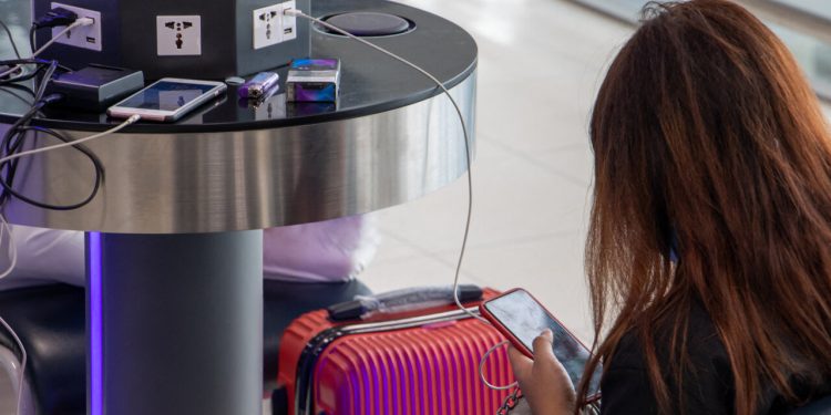 Piratage-téléphones: Les chargeurs publics en question 2 - Le Progrès Egyptien Piratage-téléphones: Les chargeurs publics en question 1 - Le Progrès Egyptien