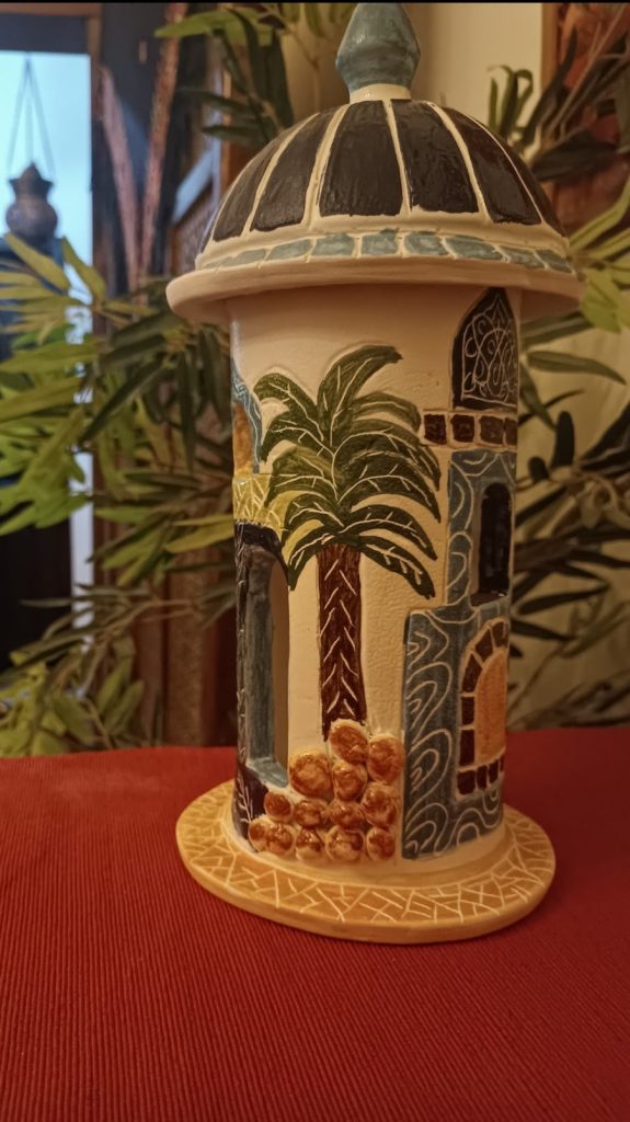 Sana Al-Rifai raconte des histoires avec la céramique 4 - Le Progrès Egyptien Sana Al-Rifai raconte des histoires avec la céramique 3 - Le Progrès Egyptien