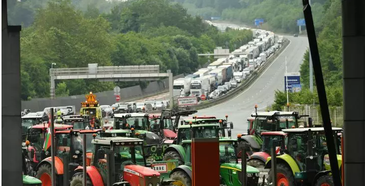 Les agriculteurs français et espagnols s’apprêtent à débloquer la frontière 2 - Le Progrès Egyptien Les agriculteurs français et espagnols s’apprêtent à débloquer la frontière 1 - Le Progrès Egyptien