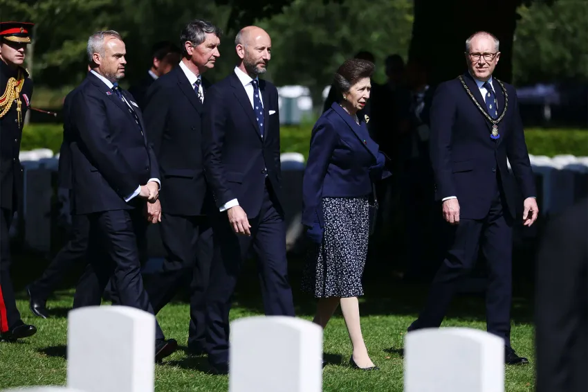 Charles, William, Anne, Albert… Les têtes couronnées aux 80 ans du D-Day 4 - Le Progrès Egyptien Charles, William, Anne, Albert… Les têtes couronnées aux 80 ans du D-Day 3 - Le Progrès Egyptien