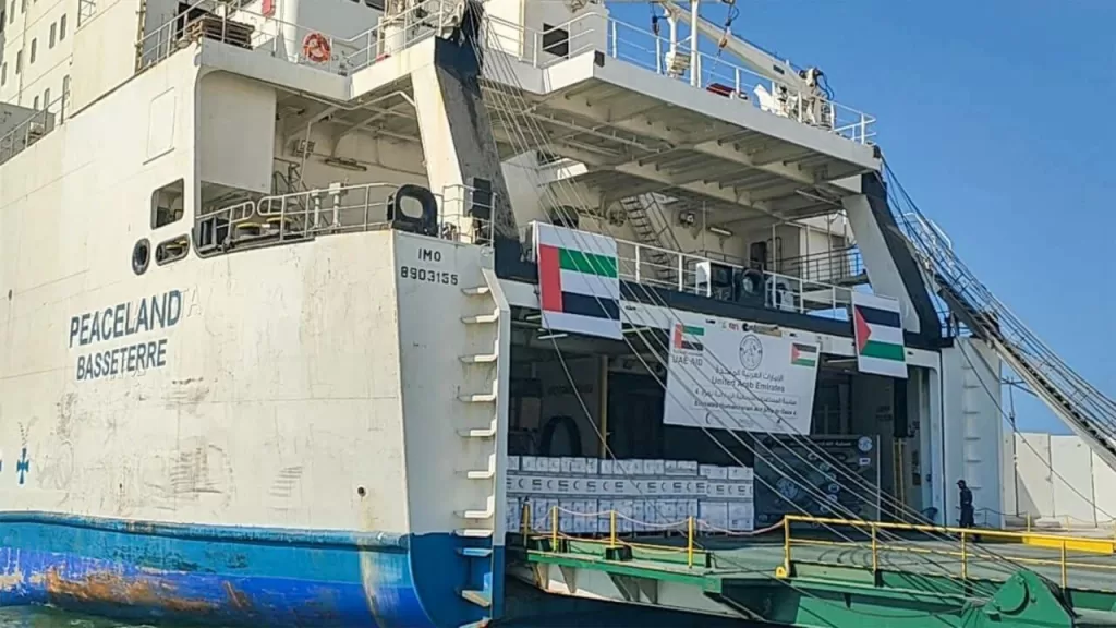 Arrivée à Al-Arich de la plus grande cargaison d'aide humanitaire des Émirats pour Gaza 6 - Le Progrès Egyptien Arrivée à Al-Arich de la plus grande cargaison d'aide humanitaire des Émirats pour Gaza 5 - Le Progrès Egyptien