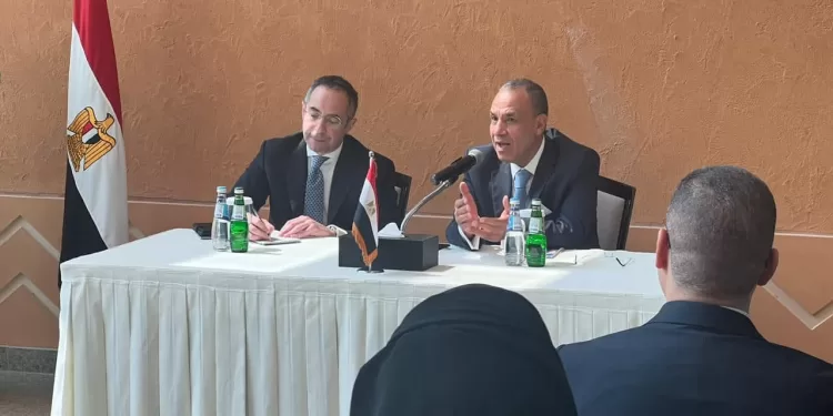 Qatar : Le ministre des Affaires étrangères rencontre des figures de la communauté égyptienne 2 - Le Progrès Egyptien Qatar : Le ministre des Affaires étrangères rencontre des figures de la communauté égyptienne 1 - Le Progrès Egyptien