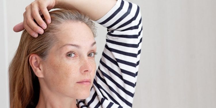 5 astuces pour retarder la pousse des cheveux blancs 1 - Le Progrès Egyptien