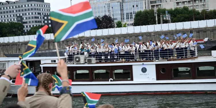 Paris 2024 Olympics - Opening Ceremony -  Paris, France - July 26, 2024. Athletes of South Africa cheering athletes of Greece ahead of the opening ceremony. Pool via REUTERS/Annegret Hilse