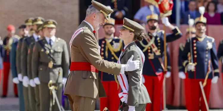 Leonor d’Espagne décorée avec fierté par son père 1 - Le Progrès Egyptien