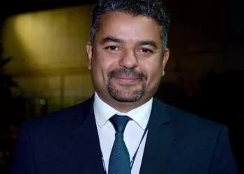 Le pilote Chérif Khalil, assistant du président de la société Holding