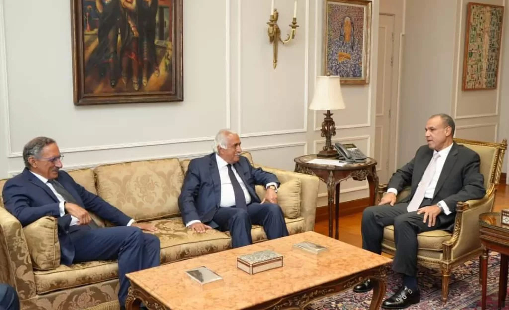 Dr Abdel-Aati reçoit une délégation de la Chambre de Commerce Américaine en Égypte 10 - Le Progrès Egyptien Dr Abdel-Aati reçoit une délégation de la Chambre de Commerce Américaine en Égypte 9 - Le Progrès Egyptien