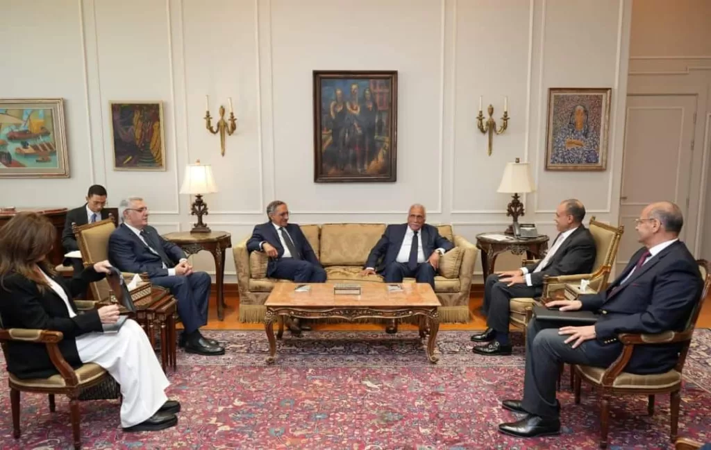 Dr Abdel-Aati reçoit une délégation de la Chambre de Commerce Américaine en Égypte 4 - Le Progrès Egyptien Dr Abdel-Aati reçoit une délégation de la Chambre de Commerce Américaine en Égypte 3 - Le Progrès Egyptien