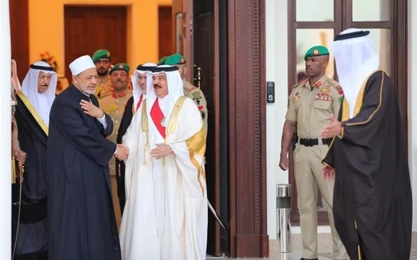 Le Grand imam et le roi de Bahreïn examinent les questions islamiques 1 - Le Progrès Egyptien