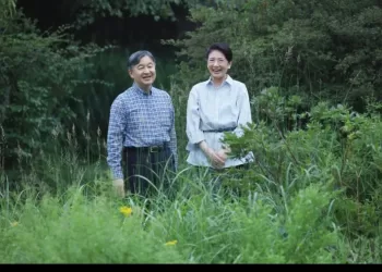 L’empereur Naruhito et Masako du Japon assortis en vacances