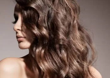 Poisson, œuf, chocolat noir, bons pour la santé de vos cheveux 