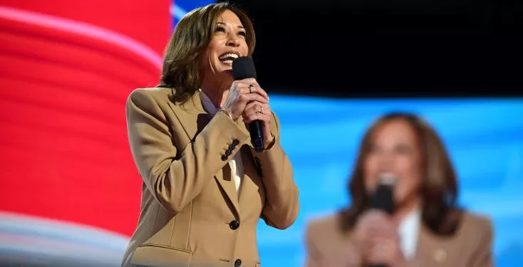 Harris, les yeux rivés sur la suite, accepte l'investiture de son parti 1 - Le Progrès Egyptien