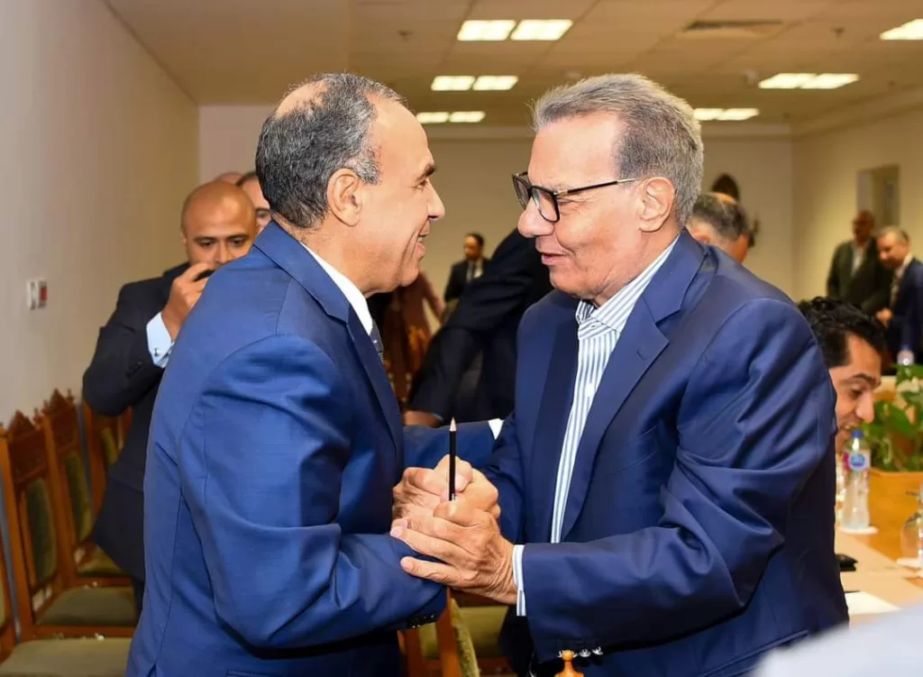 Abdel-Aati rencontre les présidents des organismes médiatiques, les rédacteurs en chef et les conseils d'administration des journaux 38 - Le Progrès Egyptien Abdel-Aati rencontre les présidents des organismes médiatiques, les rédacteurs en chef et les conseils d'administration des journaux 37 - Le Progrès Egyptien