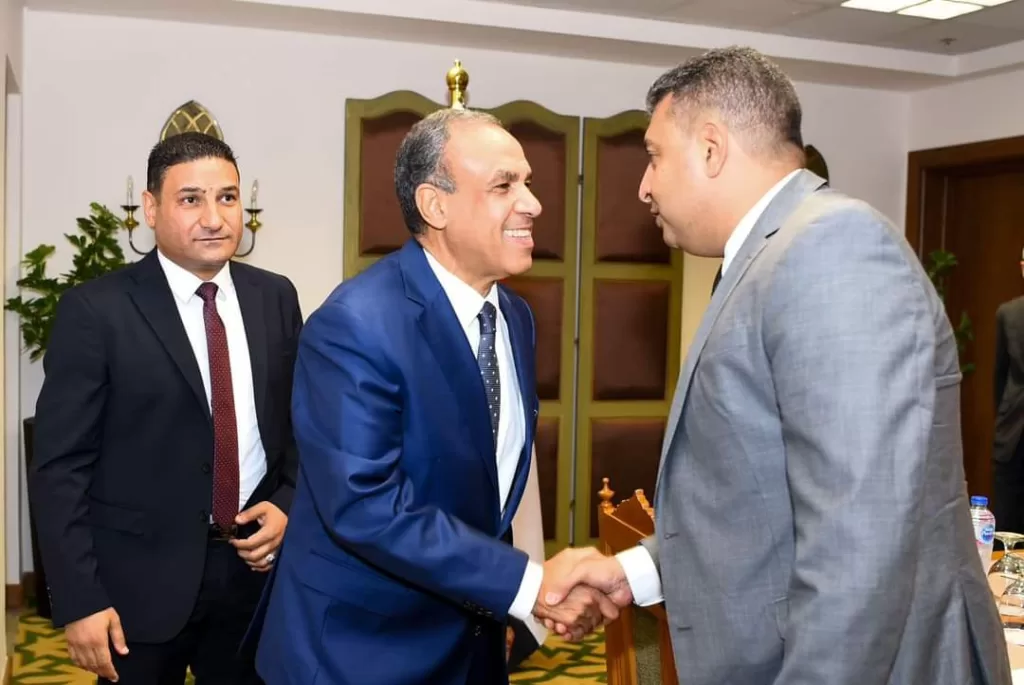 Abdel-Aati rencontre les présidents des organismes médiatiques, les rédacteurs en chef et les conseils d'administration des journaux 36 - Le Progrès Egyptien Abdel-Aati rencontre les présidents des organismes médiatiques, les rédacteurs en chef et les conseils d'administration des journaux 35 - Le Progrès Egyptien