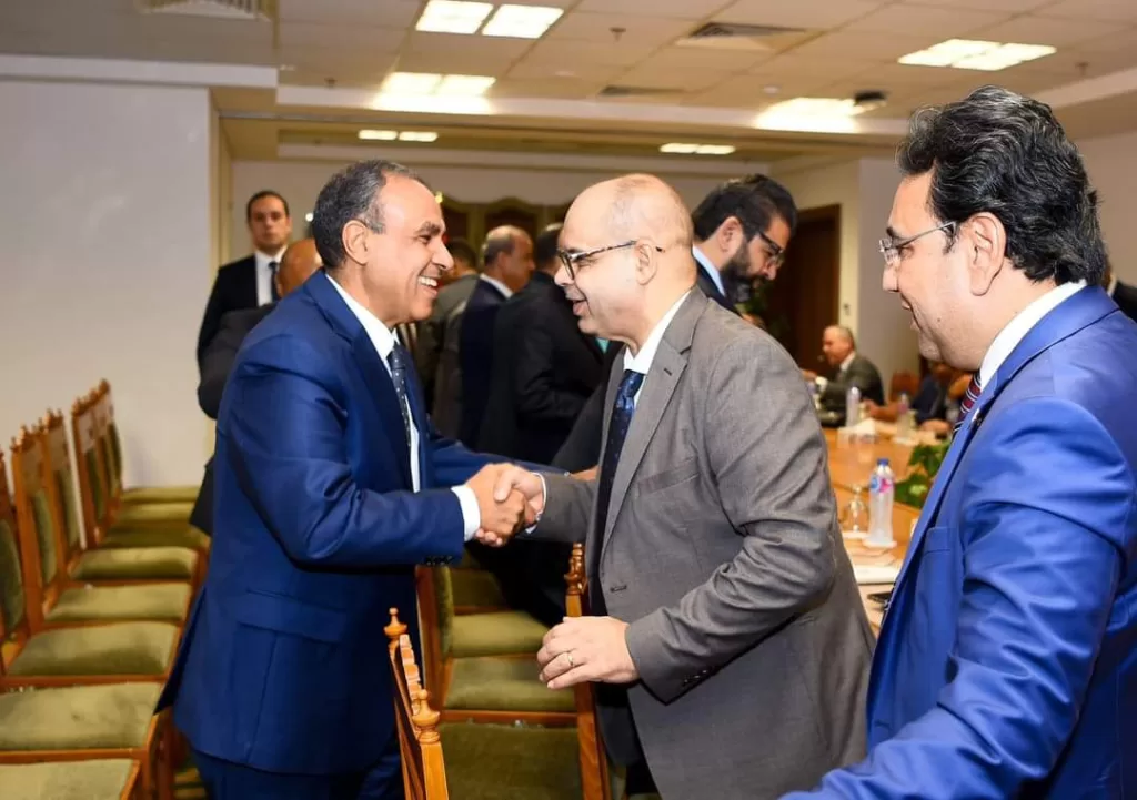 Abdel-Aati rencontre les présidents des organismes médiatiques, les rédacteurs en chef et les conseils d'administration des journaux 34 - Le Progrès Egyptien Abdel-Aati rencontre les présidents des organismes médiatiques, les rédacteurs en chef et les conseils d'administration des journaux 33 - Le Progrès Egyptien
