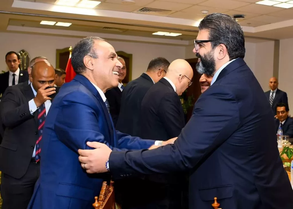 Abdel-Aati rencontre les présidents des organismes médiatiques, les rédacteurs en chef et les conseils d'administration des journaux 32 - Le Progrès Egyptien Abdel-Aati rencontre les présidents des organismes médiatiques, les rédacteurs en chef et les conseils d'administration des journaux 31 - Le Progrès Egyptien