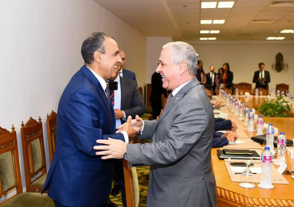 Abdel-Aati rencontre les présidents des organismes médiatiques, les rédacteurs en chef et les conseils d'administration des journaux 30 - Le Progrès Egyptien Abdel-Aati rencontre les présidents des organismes médiatiques, les rédacteurs en chef et les conseils d'administration des journaux 29 - Le Progrès Egyptien