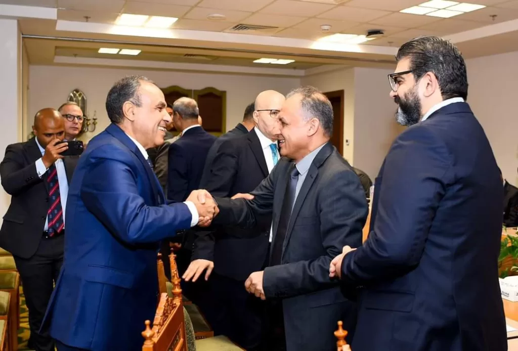 Abdel-Aati rencontre les présidents des organismes médiatiques, les rédacteurs en chef et les conseils d'administration des journaux 28 - Le Progrès Egyptien Abdel-Aati rencontre les présidents des organismes médiatiques, les rédacteurs en chef et les conseils d'administration des journaux 27 - Le Progrès Egyptien