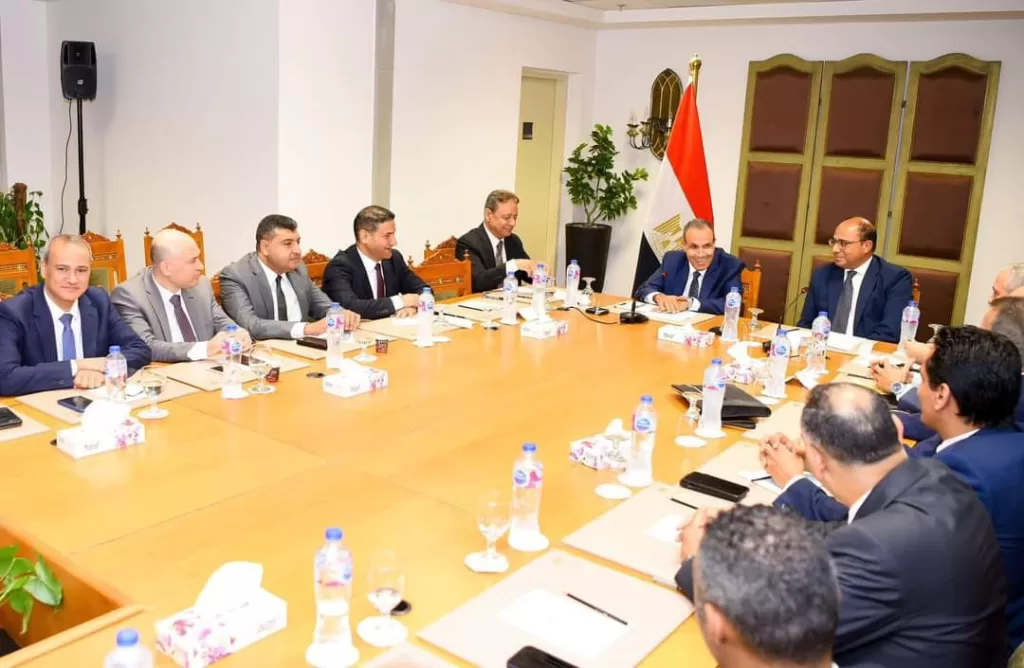 Abdel-Aati rencontre les présidents des organismes médiatiques, les rédacteurs en chef et les conseils d'administration des journaux 22 - Le Progrès Egyptien Abdel-Aati rencontre les présidents des organismes médiatiques, les rédacteurs en chef et les conseils d'administration des journaux 21 - Le Progrès Egyptien