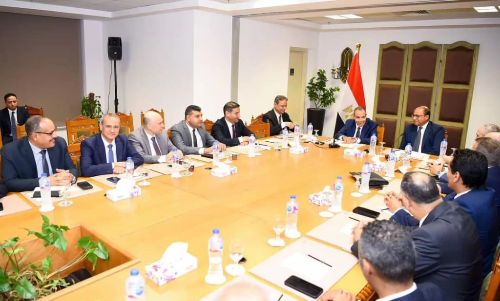 Abdel-Aati rencontre les présidents des organismes médiatiques, les rédacteurs en chef et les conseils d'administration des journaux 16 - Le Progrès Egyptien Abdel-Aati rencontre les présidents des organismes médiatiques, les rédacteurs en chef et les conseils d'administration des journaux 15 - Le Progrès Egyptien