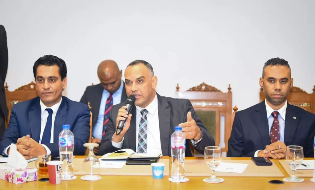 Abdel-Aati rencontre les présidents des organismes médiatiques, les rédacteurs en chef et les conseils d'administration des journaux 12 - Le Progrès Egyptien Abdel-Aati rencontre les présidents des organismes médiatiques, les rédacteurs en chef et les conseils d'administration des journaux 11 - Le Progrès Egyptien