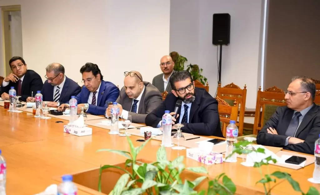 Abdel-Aati rencontre les présidents des organismes médiatiques, les rédacteurs en chef et les conseils d'administration des journaux 10 - Le Progrès Egyptien Abdel-Aati rencontre les présidents des organismes médiatiques, les rédacteurs en chef et les conseils d'administration des journaux 9 - Le Progrès Egyptien