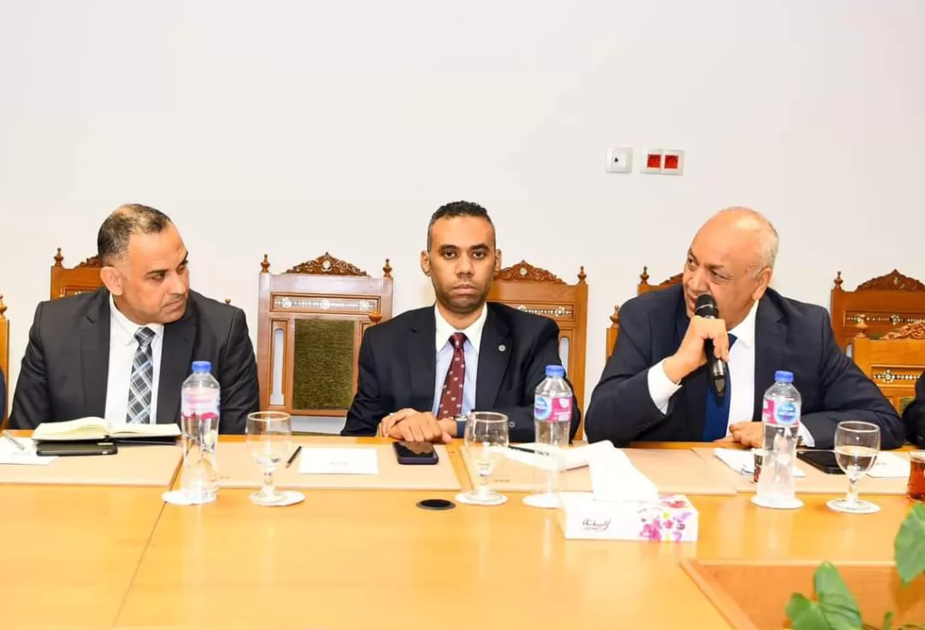Abdel-Aati rencontre les présidents des organismes médiatiques, les rédacteurs en chef et les conseils d'administration des journaux 8 - Le Progrès Egyptien Abdel-Aati rencontre les présidents des organismes médiatiques, les rédacteurs en chef et les conseils d'administration des journaux 7 - Le Progrès Egyptien