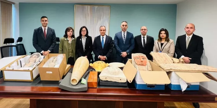 Abdel-Aati inspecte des pièces archéologiques récupérées 1 - Le Progrès Egyptien