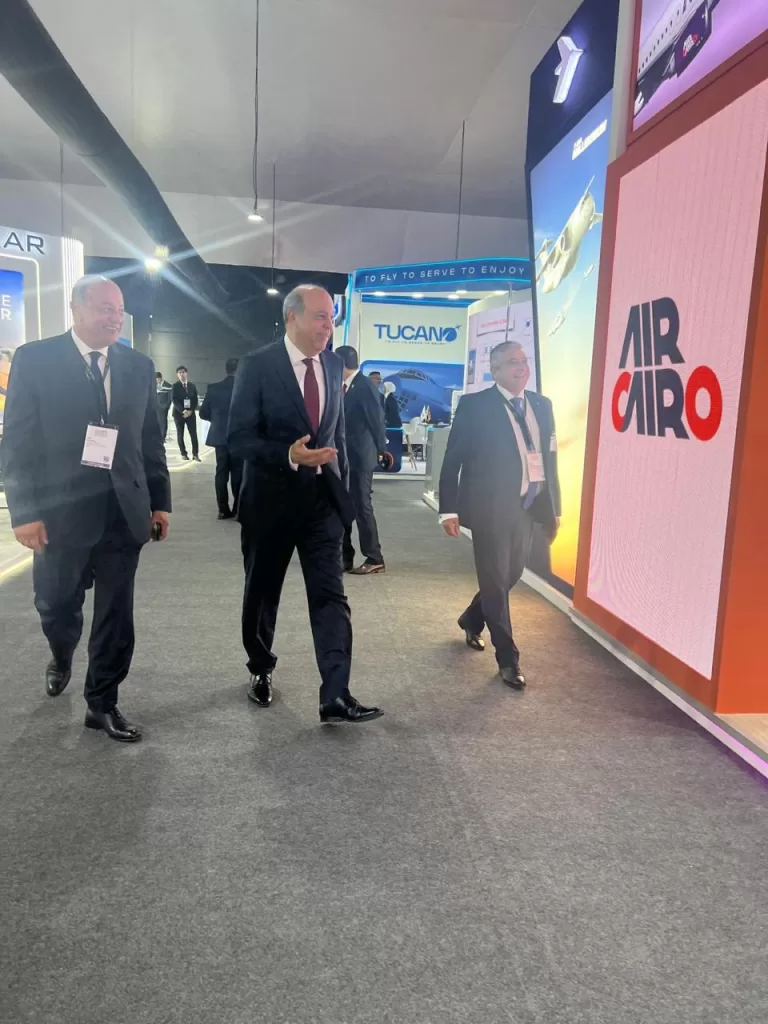 Le ministre de l'Aviation civile effectue une tournée d'inspection au Salon de l'aviation et de l'espace d'Al-Alamein 2024 4 - Le Progrès Egyptien Le ministre de l'Aviation civile effectue une tournée d'inspection au Salon de l'aviation et de l'espace d'Al-Alamein 2024 3 - Le Progrès Egyptien