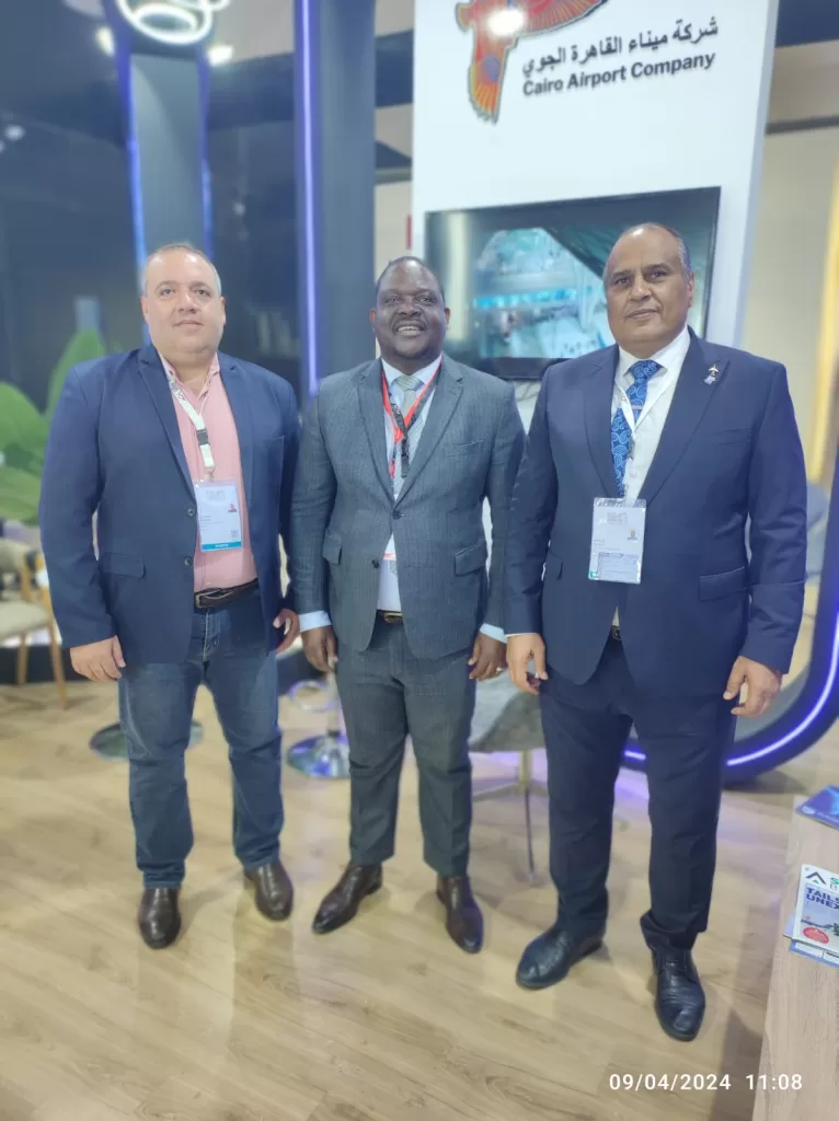 EIAS : Emmanuel Chavez visite le stand de la Holding des aéroports 6 - Le Progrès Egyptien EIAS : Emmanuel Chavez visite le stand de la Holding des aéroports 5 - Le Progrès Egyptien