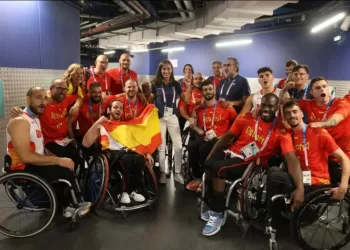 Letizia à Paris : Tendres accolades avec les para-athlètes