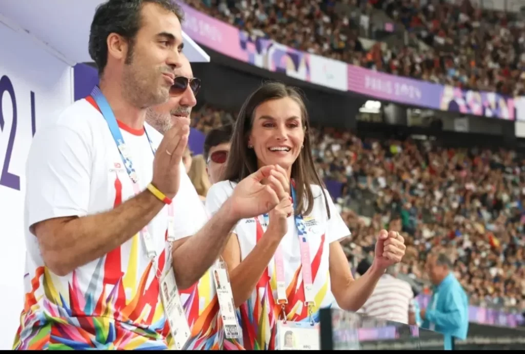 Letizia à Paris : Tendres accolades avec les para-athlètes 4 - Le Progrès Egyptien Letizia à Paris : Tendres accolades avec les para-athlètes 3 - Le Progrès Egyptien