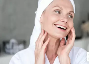 Vieillir en bonne santé : Combien de douches par semaine faut-il vraiment prendre?