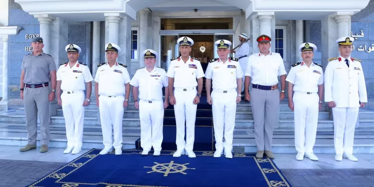 Le Commandant de la Marine égyptienne reçoit des haut responsables militaires britannique et français 1 - Le Progrès Egyptien