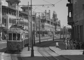 La reine Farida Zulfacar à l’exposition des fleurs de printemps