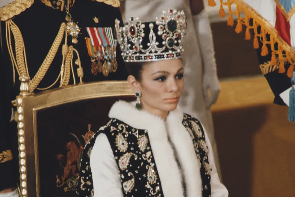 La couronne de la chahbanou pas comme les autres 4 - Le Progrès Egyptien La couronne de la chahbanou pas comme les autres 3 - Le Progrès Egyptien