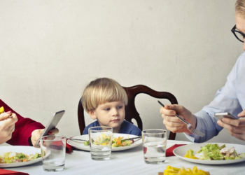 Maman, pose ce téléphone !