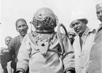 Les fondations en béton du pont Qasr al-Nil