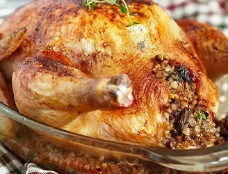 Poulet rôti farci au riz