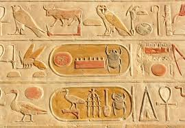 "Champollion et le déchiffrement des hiéroglyphes : La révélation d'un langage mystérieux" 7 - Le Progrès Egyptien
