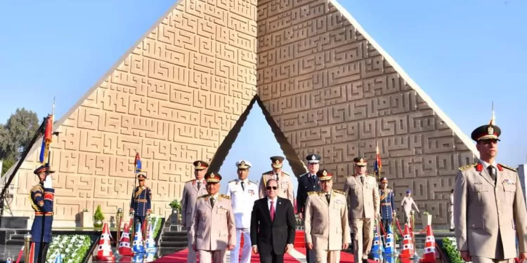 Al-Sissi dépose des gerbes de fleurs sur la tombe du soldat inconnu 1 - Le Progrès Egyptien