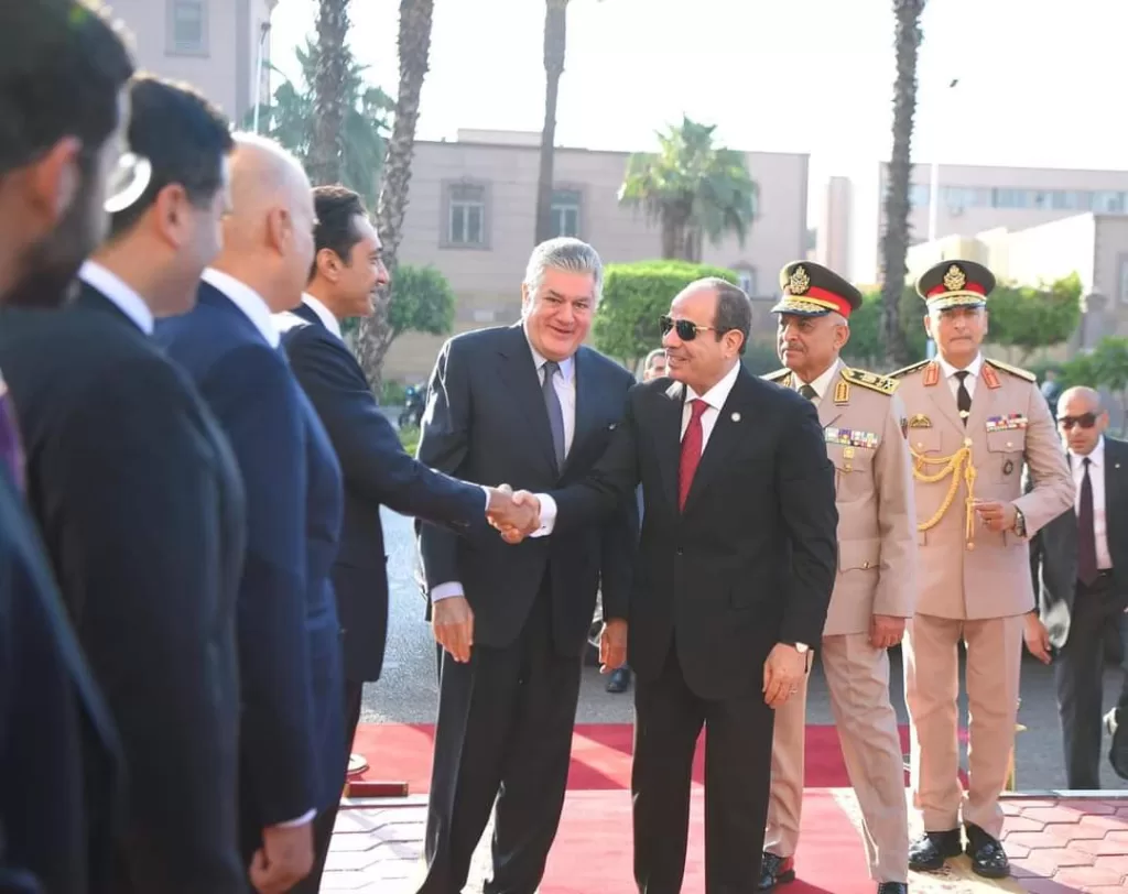 Al-Sissi dépose des gerbes de fleurs sur la tombe du soldat inconnu 20 - Le Progrès Egyptien Al-Sissi dépose des gerbes de fleurs sur la tombe du soldat inconnu 19 - Le Progrès Egyptien