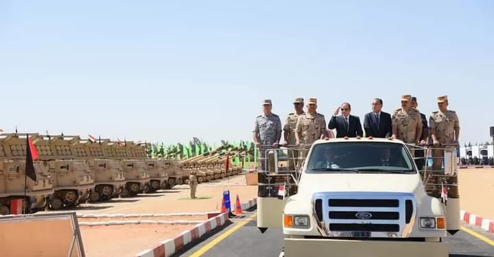 Ismaïlia :  Al-Sissi inspecte l'état de préparation au combat de la 6e division blindée de la 2e Armée de campagne (photos) 1 - Le Progrès Egyptien