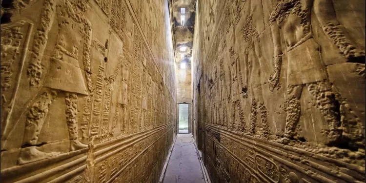 Le temple d’Edfou retrouve ses couleurs 2 - Le Progrès Egyptien Le temple d’Edfou retrouve ses couleurs 1 - Le Progrès Egyptien