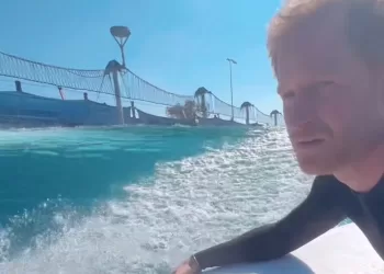 Californie : Le prince Harry dévoile ses talents de surfeur en vidéo