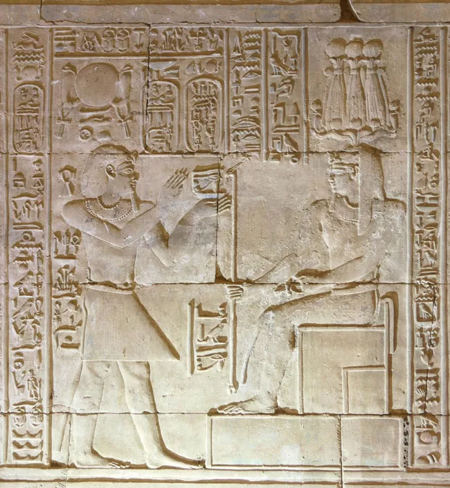 Restauration : Des inscriptions colorées sur la surface du temple d'Edfou révélées pour la première fois 4 - Le Progrès Egyptien Restauration : Des inscriptions colorées sur la surface du temple d'Edfou révélées pour la première fois 3 - Le Progrès Egyptien