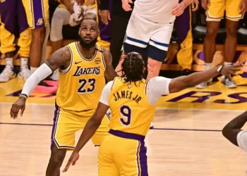 NBA: première pour LeBron et Bronny James, la saison est lancée